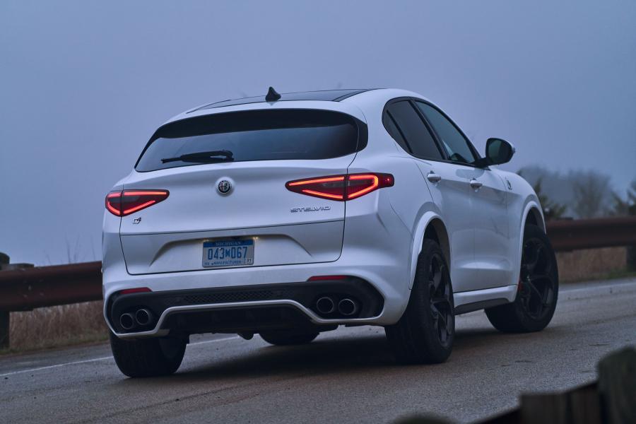  Alfa Romeo Stelvio Quadrifoglio (949) 2018 года  (NA) (фото 34 из 40)